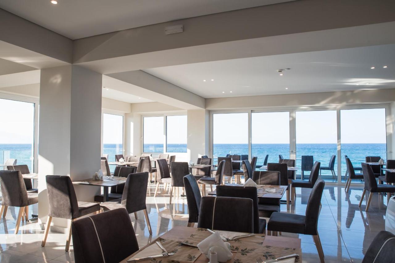 Golden Coast Boutique - Luxury Living Aparthotel Kypseli Екстериор снимка