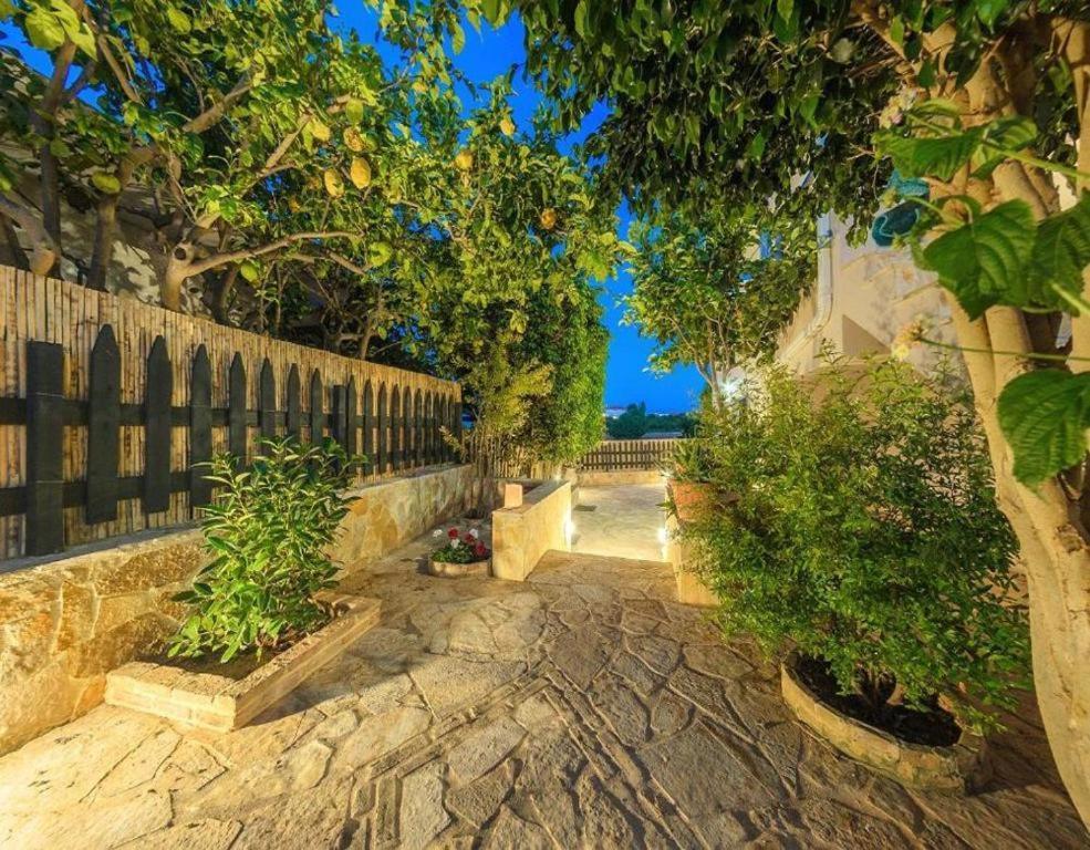 Golden Coast Boutique - Luxury Living Aparthotel Kypseli Екстериор снимка